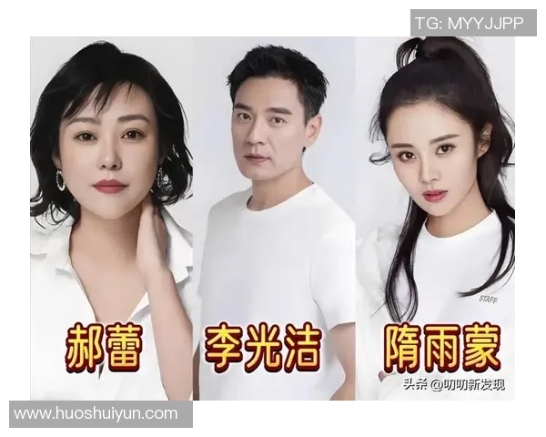 足球明星与模特妻子的甜蜜瞬间照片大赏展现他们的幸福生活与时尚魅力